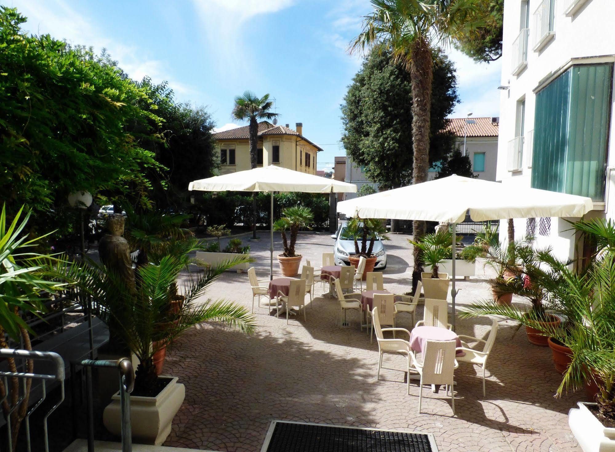 Hotel Cristallo Senigallia Dış mekan fotoğraf
